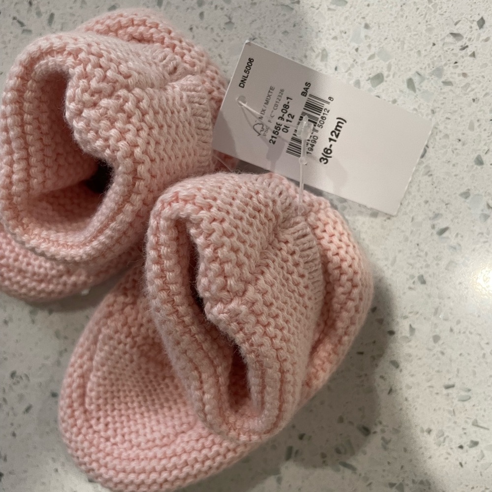 Gap knit shoes 6-12 mo